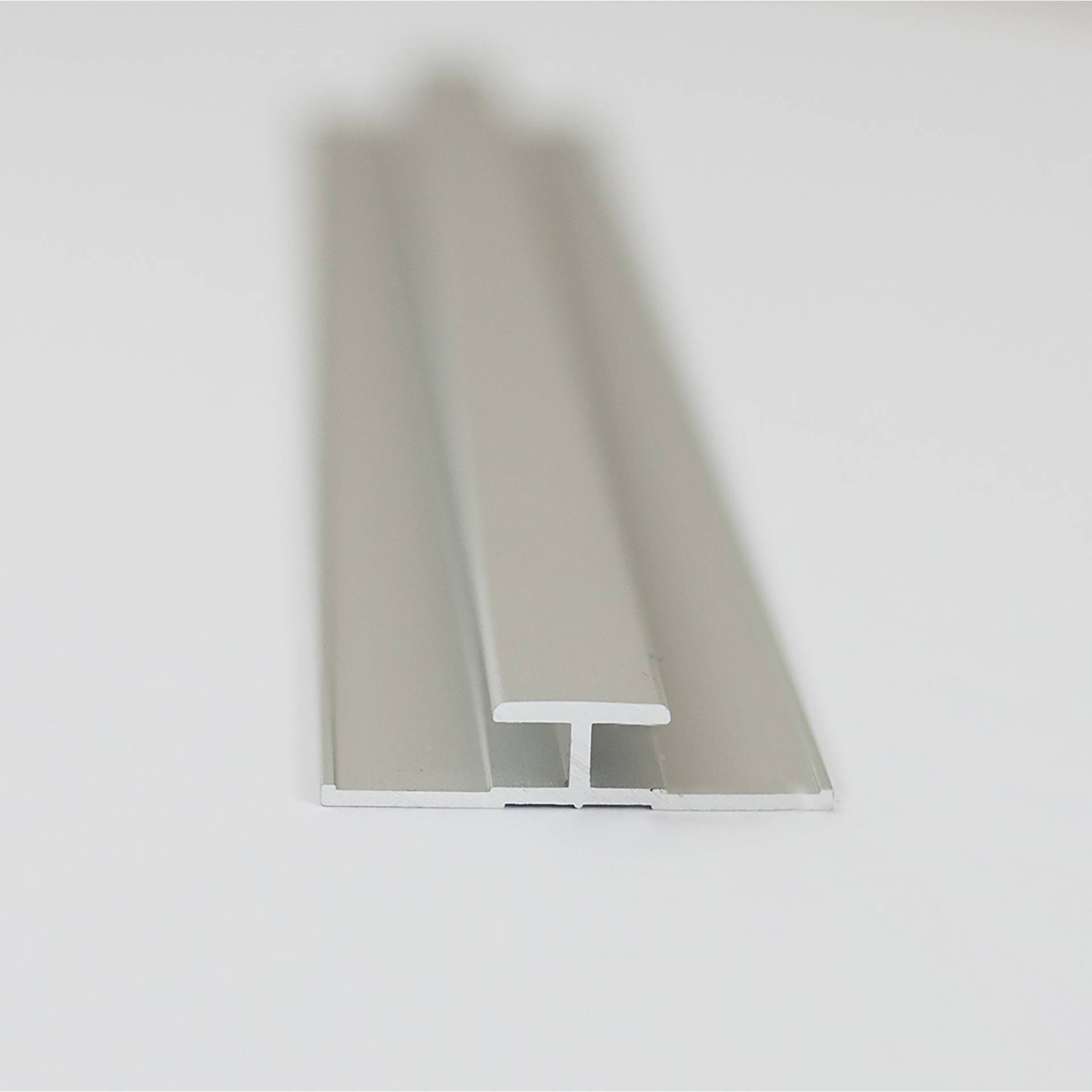 Breuer Verbindungsprofil für Rückwandplatten, alu silber matt, 2550 mm von Breuer