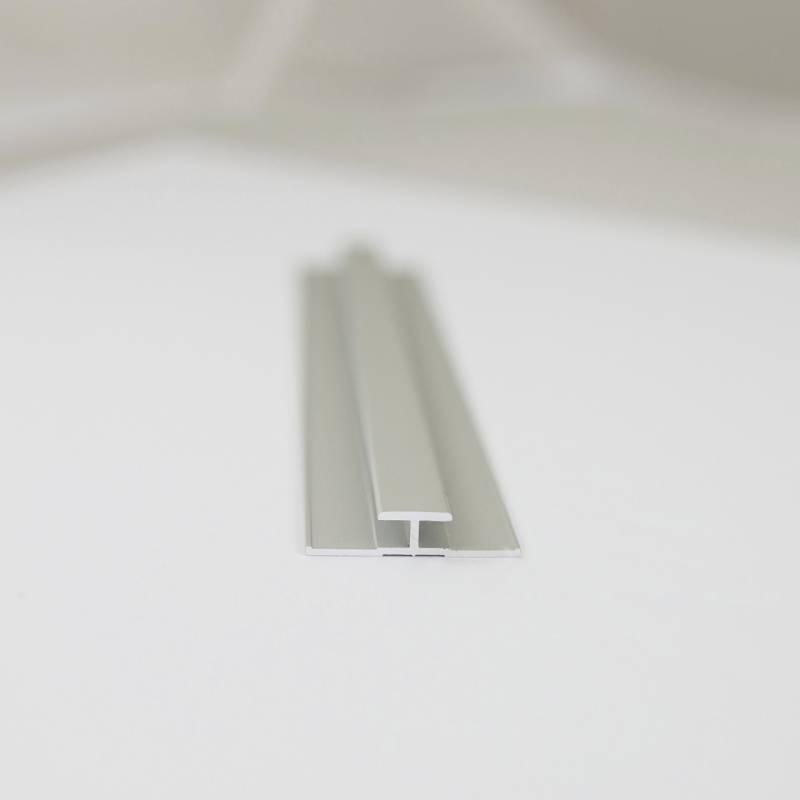 Breuer Verbindungsprofil 3,3x0,7x210 cm, alu Silber matt Breuer Verbindungsprofil 3,3x0,7x210 cm, alu Silber matt von Breuer