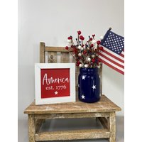 Amerika Est. 1776, 4. Juli Schilder, Kleine Holztablett Unabhängigkeitstag Deco, Austauschbares Saisonales Schild von BridgeandBloom