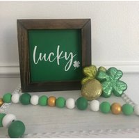 Grünes Glücksschild, Kleines Holz St. Patricks Day Zeichen, Dekor, Austauschbares Saisonales Zeichen von BridgeandBloom