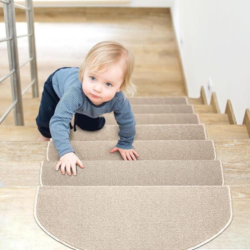 Brielle rutschfeste Stufenmatten 65x24x3,5 cm - Selbstklebende Teppich Treppenstufen - Pflegeleichte Halbrunde Treppen-Teppich - Beige – Halbrund- 20 dp Trittschalldämmung - 15 Stück von Brielle