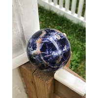 80mm Sodalith Techtosilikat Kristallkugel/Scrying Globe von BrightMistEnchants