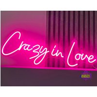 Crazy in Love Neon Schild, in Flex Your Schlafzimmer Deko, Events Hängelampe Wanddeko, Valentine Deko von BrightNeonLightsbyLV