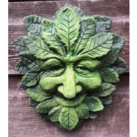 Wise Green Man Wandteller Glückliches Lächelndes Gesicht Dekorative Plakette 19 cm + Gratis Geschenk von BrighthelmStone