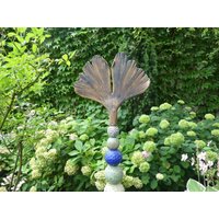 Frostfeste Gartenkeramik, Ginkgoblatt Stele in Blau-Grüntönen von BrigittePeglow