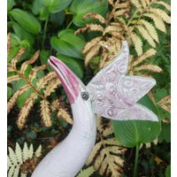 Frostfeste Gartenkeramik, "Paradiesvogel" in Weiß Uns Zartrosa Frostfeste Gartenkeramik, "Paradiesvogel" in Weiß Uns Zartrosa von BrigittePeglow