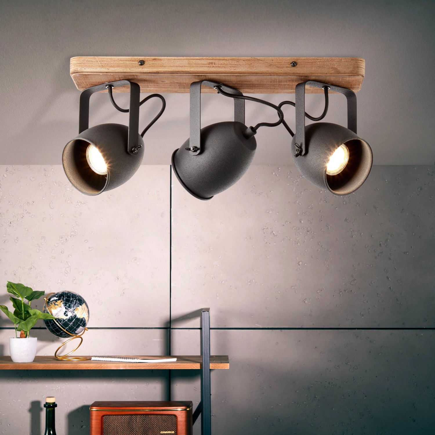 Brilliant Spotbalken Crowton 3-flammig Kohlenschwarz und Holz Brilliant Spotbalken Crowton 3-flammig Kohlenschwarz und Holz von Brilliant
