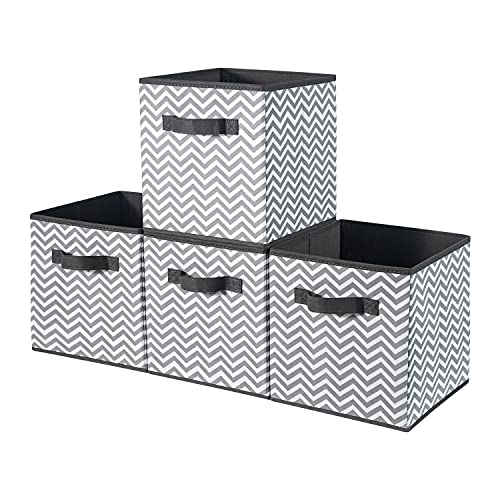 BrilliantJo Aufbewahrungsbox aus Stoff in 4er Set, 33 x 38 x 33 cm Faltbare Aufbewahrungskiste mit Griffe Ordnungssystem Korb für Schrank Regal Spind - Grau Chevron von BrilliantJo