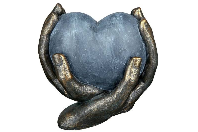 Brillibrum Dekoobjekt Figur Herz in Hand Polyresinfigur Hochzeitsgeschenk Herzfigur Dekofigur Liebe Dekoherz Trauerdeko Grabherz mit Gravur Grabdeko Gartenfigur von Brillibrum
