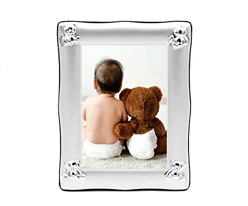 Brillibrum Design Baby Bilderrahmen versilbert Taufgeschenk Fotorahmen Bär Motiv Kinder Bilderrahmen zur Geburt Rahmen versilbert (Ohne Gravur) von Brillibrum