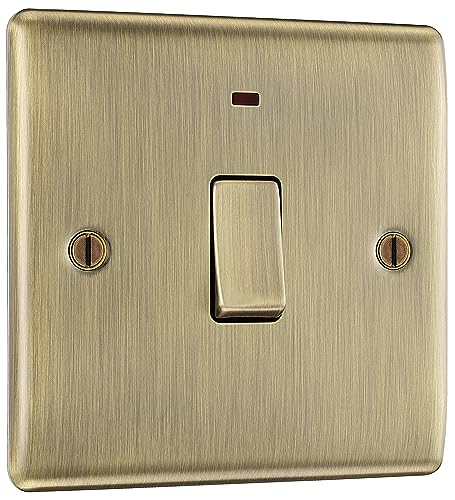 BG Electrical NAB31 Wandschalter mit LED-Betriebsanzeige, doppelpolig, erhöhtes und schlankes Profil, runde Kanten, Nexus-Metall, antikes Messing, 20 A, NAB31 von British General