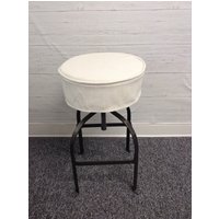 Abwaschbarer Barhocker Bezug Mit Paspel Und Schürze Aus Slub Canvas Dyed Solid Fabric von BrittaLeighDesigns