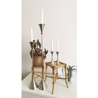 Vintage Memphis Milano 2Er Set Riesige Design Messing Kerzenhalter, Metall Kerzenständer, 80Er Jahre, Post Modern von BrocAntiqueria