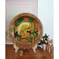 Wandteller Holz Handgearbeitete Und Handbemalte. Bzw. Geschnitzte Holzteller, Volkskunst Aus Der Ehemaligen Ddr Verschiedene Motive von BrocAntiqueria