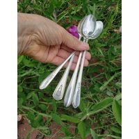 Sammlung Von 4 Silbernen Eisteelöffeln. Eislöffel. Hohe Getränkelöffel. Poliert Und Gebrauchsfertig. Guter Zustand. Wird in Den Usa Kostenlos Sammlung Von 4 Silbernen Eisteelöffeln. Eislöffel. Hohe Getränkelöffel. Poliert Und Gebrauchsfertig. Guter Zustand. Wird in Den Usa Kostenlos von BromleyDesigns