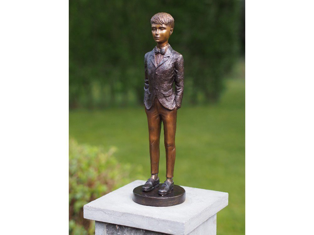 Bronzeskulpturen Skulptur Bronzefigur kleiner Junge im Anzug Wohndekoration von Bronzeskulpturen