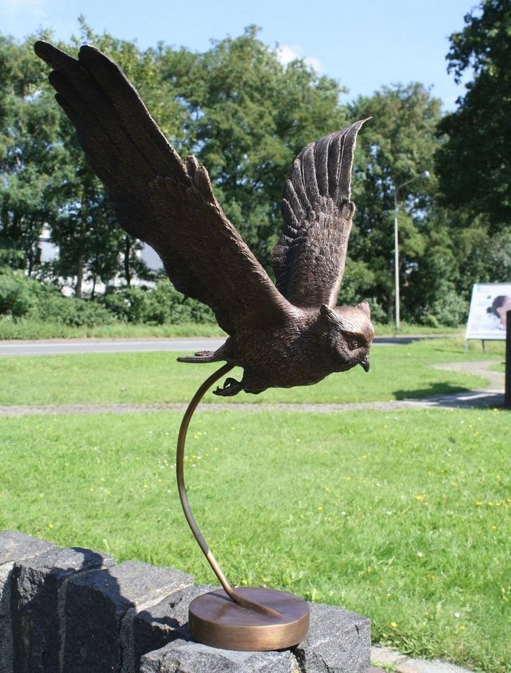 Bronzeskulpturen Skulptur Bronzefigur einer Eule mit Standfuß von Bronzeskulpturen