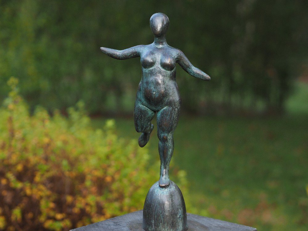 Bronzeskulpturen Skulptur Bronzefigur eines üppigen Frauenakts von Bronzeskulpturen