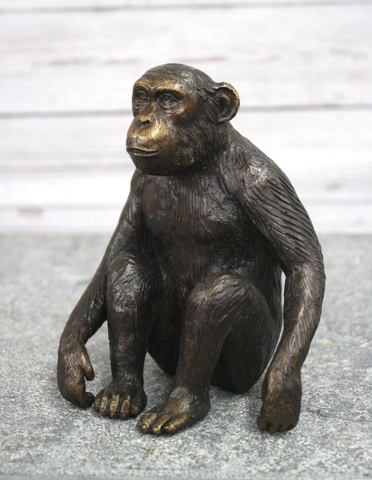 Bronzeskulpturen Skulptur Bronzefigur lebensechter Schimpanse Braun von Bronzeskulpturen