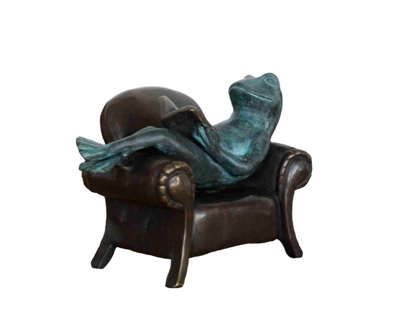 Bronzeskulpturen Skulptur Bronzefigur lesender Frosch auf Sessel von Bronzeskulpturen