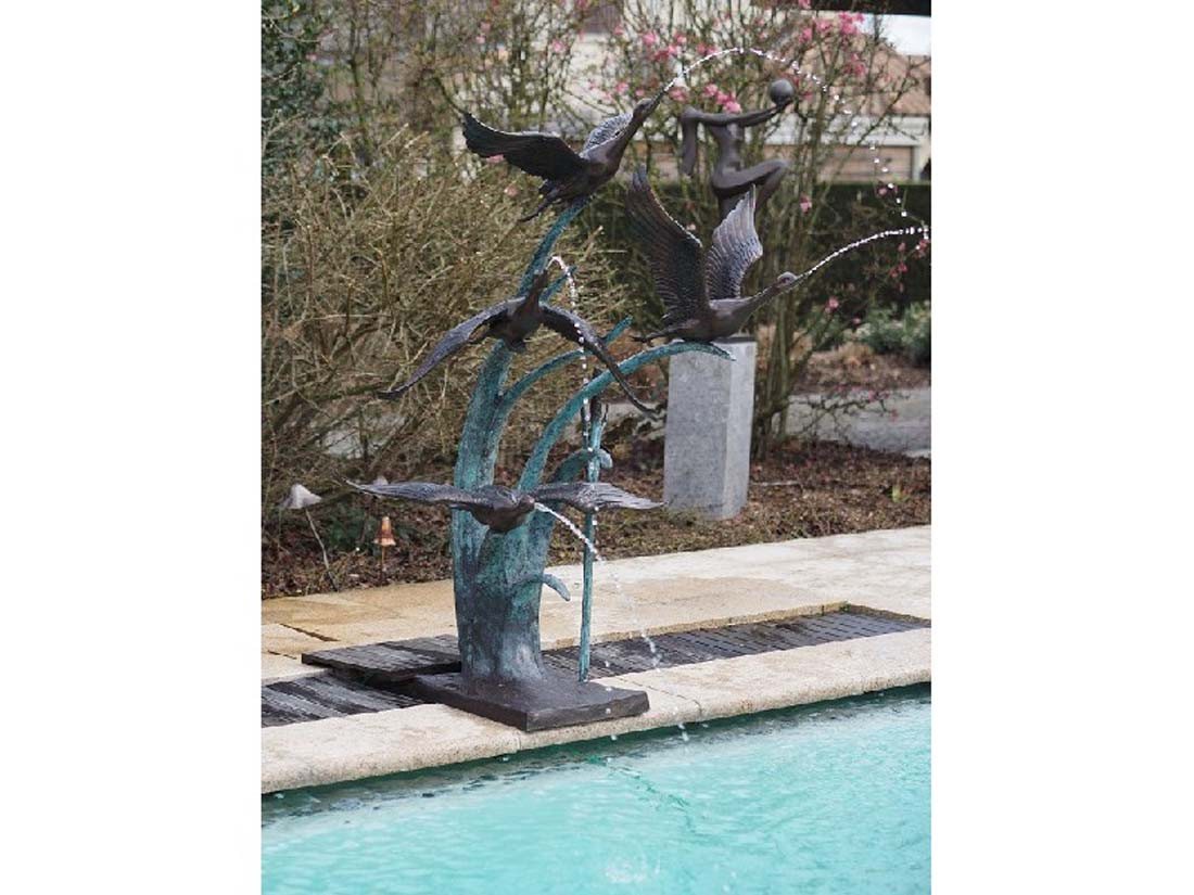 Bronzeskulpturen Skulptur Bronzefigur vier fliegende Vögel mit Wasserspeier Bronzeskulpturen Skulptur Bronzefigur vier fliegende Vögel mit Wasserspeier von Bronzeskulpturen