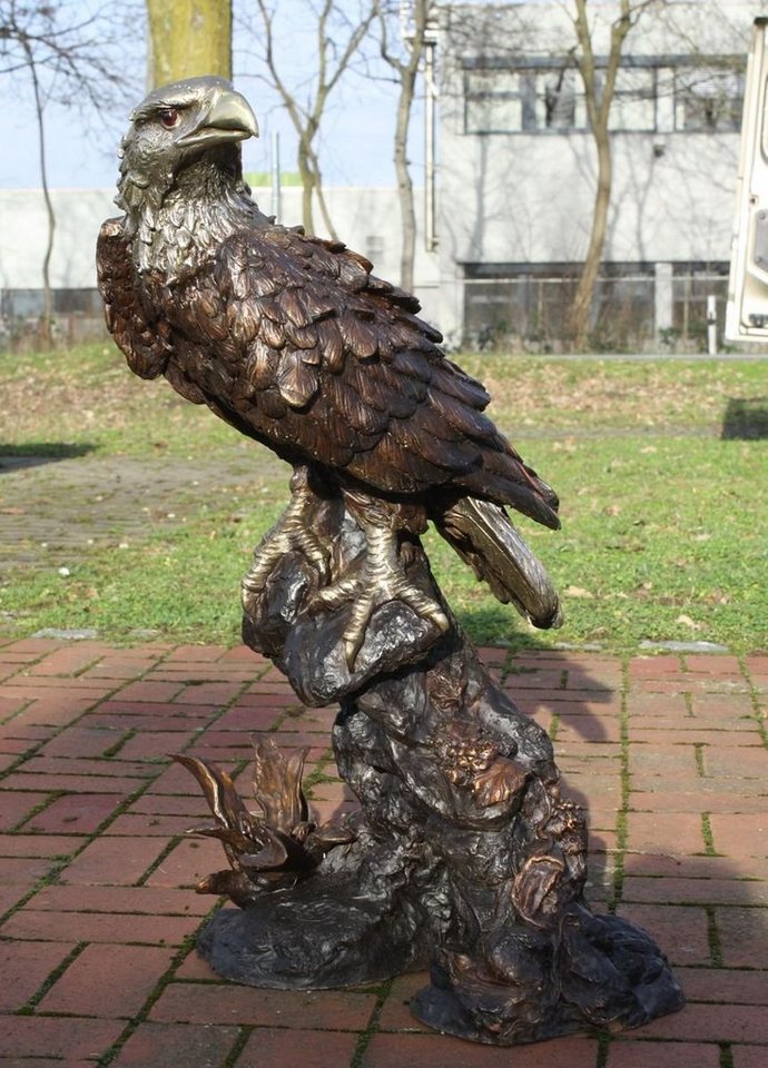 Bronzeskulpturen Skulptur Bronzefigur Adler auf Baumstamm von Bronzeskulpturen