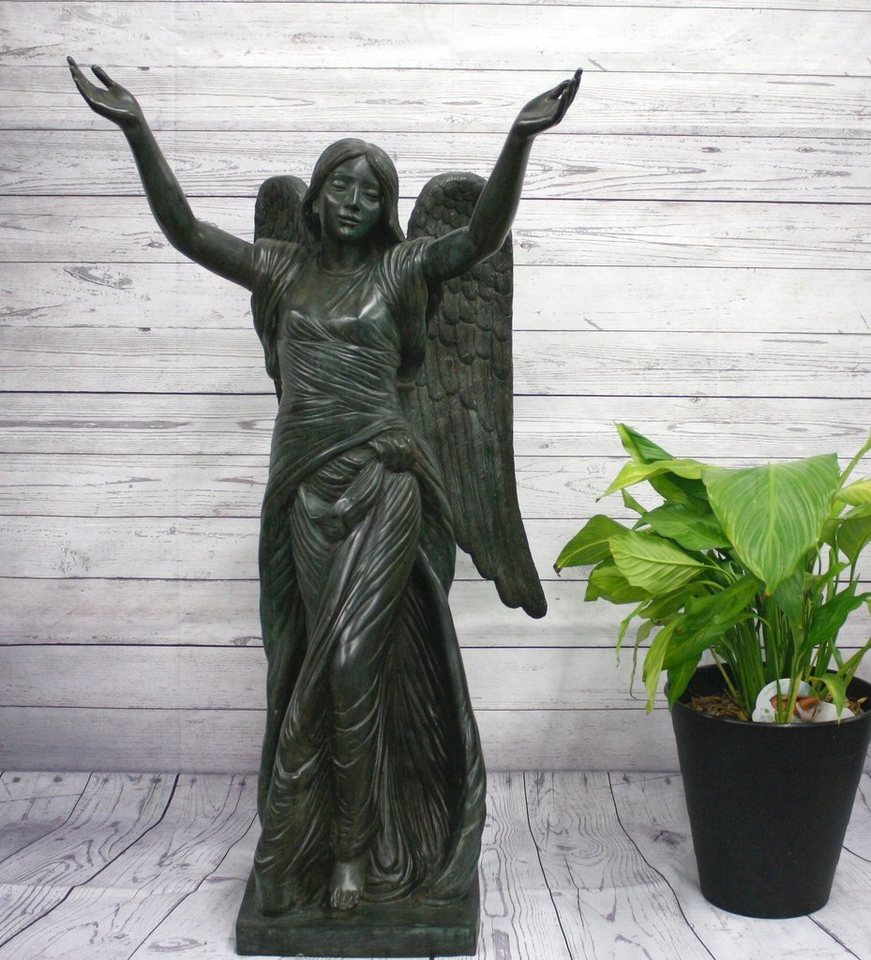 Bronzeskulpturen Skulptur Bronzefigur großer Engel mit erhobenen Händen von Bronzeskulpturen