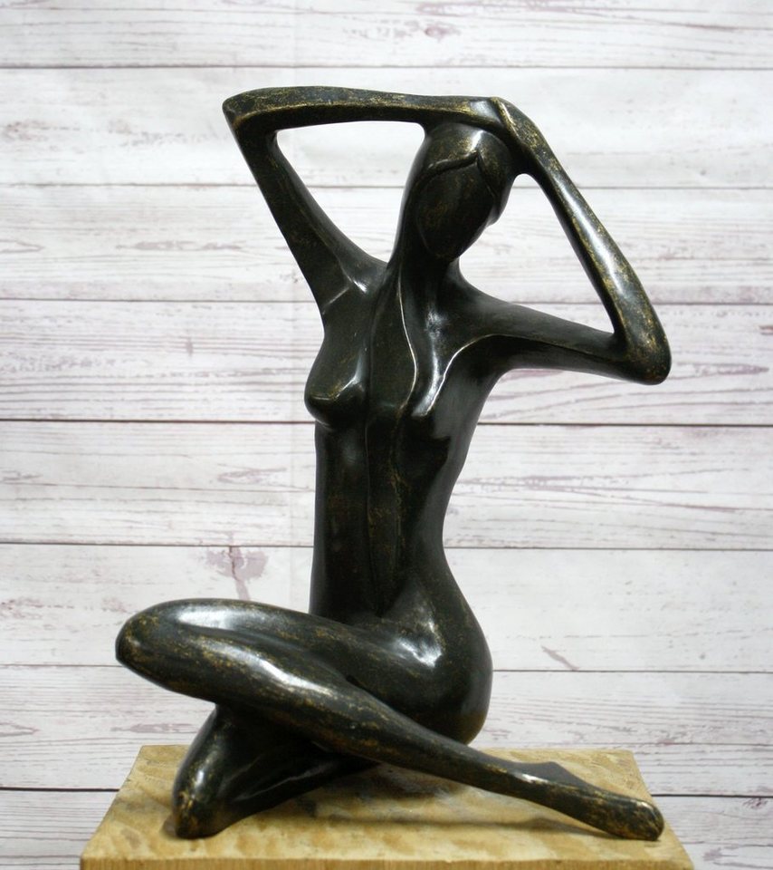 Bronzeskulpturen Skulptur Bronzefigur sitzenden Frau modern von Bronzeskulpturen