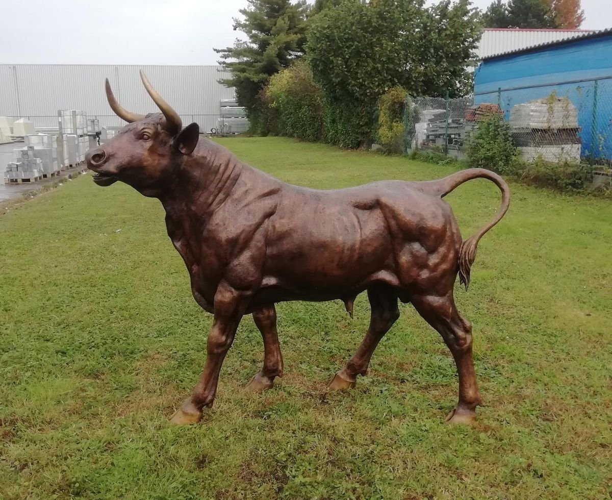 Bronzeskulpturen Skulptur Bronzefigur stehender Stier von Bronzeskulpturen