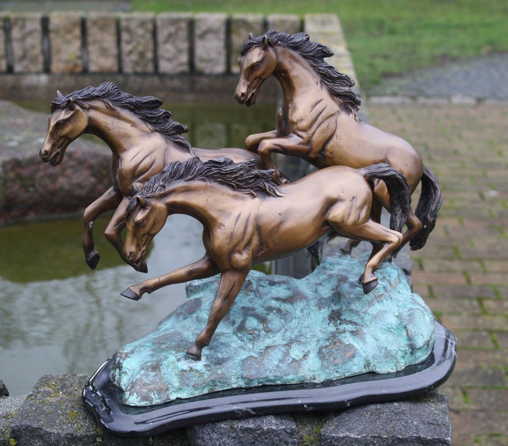 Bronzeskulpturen Skulptur Bronzefigur drei laufende Pferde von Bronzeskulpturen