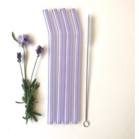 Gebogene Glasstrohhalme in Lavendel, Lila/Set Von Vier Wiederverwendbaren Glasfarbenen Trinkhalmen von BrookDrabotGlass