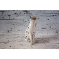 Vintage Karaffe Krug Von Dee Bee Co | Handbemalt Frecher Martini Mixer Beige Keramik Schwarz Rot Korkverschluß Comic Barzubehör von BrooklynBornFinds