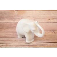 Vintage Naaman Kleiner Elefant | Feines Porzellan Figur Rein Weiße Hergestellt in Israel Modelliertes Tier Original Design Handgegossen von BrooklynBornFinds