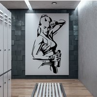 Gym Frau Wandtatko Wanddeko Sport Motivation Workout Wall Art Fitness Wandtatkot Gym0061 von BrooklynStickerShop