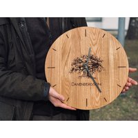 Eichenholz Wanduhr Mit Gravur, Geschenk Für Sie Eichenholz Wanduhr Mit Gravur, Geschenk Für Sie von BrukleneWoodworks