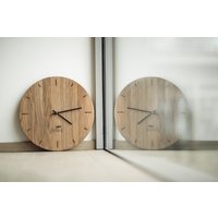 Eichenholz Wanduhr Mit Gravur, Geschenk Für Sie Eichenholz Wanduhr Mit Gravur, Geschenk Für Sie von BrukleneWoodworks