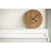 Eichenholz Wanduhr Mit Gravur, Geschenk Für Frau, Personalisiertes Hochzeitsgeschenk von BrukleneWoodworks
