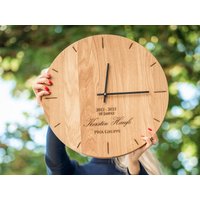 Eichenholz Wanduhr Mit Gravur, Geschenk Für Sie von BrukleneWoodworks