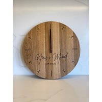Eichenholz Wanduhr Mit Gravur, Geschenk Für Sie von BrukleneWoodworks