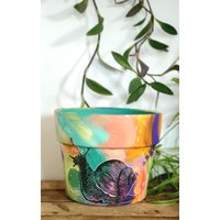 Bunter Blumentopf Mit Schneckendruck von BruniPots