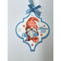 Personalisierte Wichtelkugel Arabeske Weihnachtsbaumschmuck Weihnachten, Weihnachtssähnchen, Geschenk/Geschenke Acryl Weihnachtswichtel 2021 von BrunosGraphics