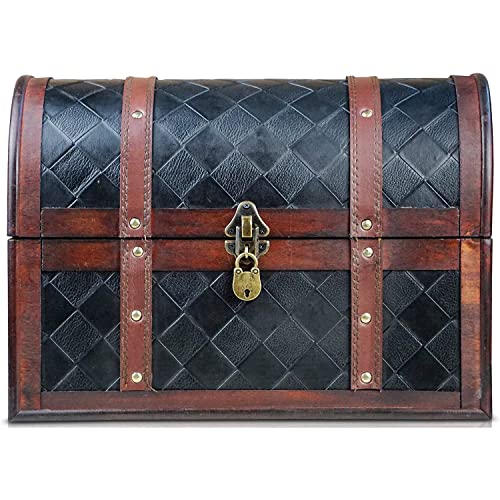 Brynnberg Schatztruhe „Watson 38x23x27“ – Große Schatzkiste mit Henkel, Schwarz Karo Muster Braunes Holz Mit Deckel, Schloss Und Schlüssel, Piratenkiste Verschließbar, Aufbewahrungsbox von Brynnberg