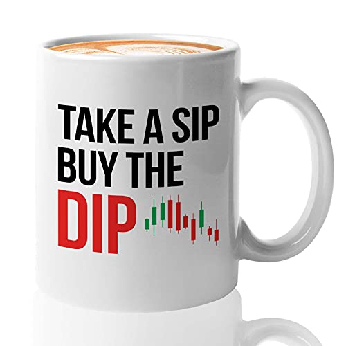 Stock Trader Kaffeebecher – Take A Sip Buy The Dip – Investment Stock Market Traders Brokers Financial Adviser 325 ml weiß von Bubble Hugs