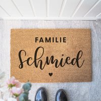 Personalisierte Kokos Fußmatte "Familie Herz' | Indoor Matte Geschenk Zum Einzug Hochzeitsgeschenk Türmatte Personalisiertes von Buchstabenkult