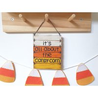 Candy Corn Zeichen Wall Art Home Decor, Halloween Wandbehang Housewarminggeschenk von BucikoCraft