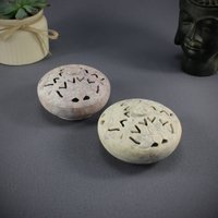 Handgefertigte Duftschale Räucherschale Und Räucherstäbchenhalter in Einem Aus Speckstein Mit Lotusgravur von Budawi