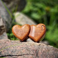 Handgefertigte Kleine Schatzkiste Holztruhe Schatzbox Schatulle Truhe Puzzlebox Holzbox Herz Doppelherz Holz Braun Hidden Tray Puzzle Box von Budawi