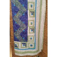 Lila Blockhütte Quilt, Twin Log Kabine Bettdecke, Handgemachte Zwei-Quilt, Moderne Blockhaus Wandbehang, Quilt Werfen, Bunte von BuddingBudQuilts