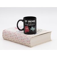 Anpassbare Bruder-Kaffee-Tasse, Geben Sie Ihrem Bruder Diese Schöne Tasse, Der Weiß, Egal Wie Viele Staaten Sich Trennen. Du Bist Noch Nah Dran Anpassbare Bruder-Kaffee-Tasse, Geben Sie Ihrem Bruder Diese Schöne Tasse, Der Weiß, Egal Wie Viele Staaten Sich Trennen. Du Bist Noch Nah Dran von BudsMugs