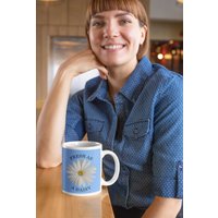 Fresh As A Daisy Floral Kaffeetasse, Ein Wunderschönes Weißes Gänseblümchen Auf Blauem Hintergrund Macht Es Wirklich Aus, Und Wir Alle Wollen Fresh As A Daisy Floral Kaffeetasse, Ein Wunderschönes Weißes Gänseblümchen Auf Blauem Hintergrund Macht Es Wirklich Aus, Und Wir Alle Wollen von BudsMugs